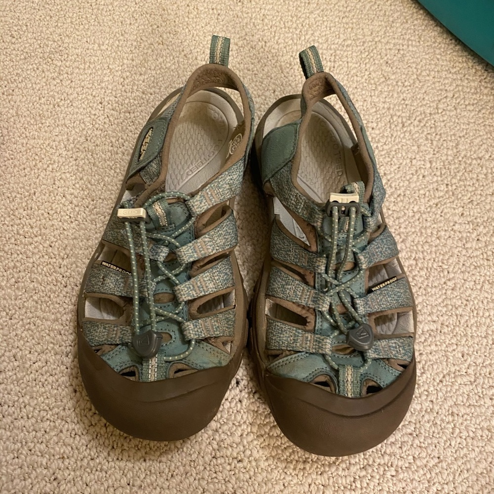 Teal And Tan Keens